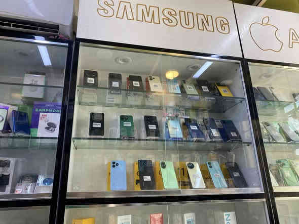 فاترينات للبيع عدد 3  كاملات ونضيفات جدا الثقيل جام مكوسر ١٠ملم العنوان بابل الهاشميه *********** واتساب
