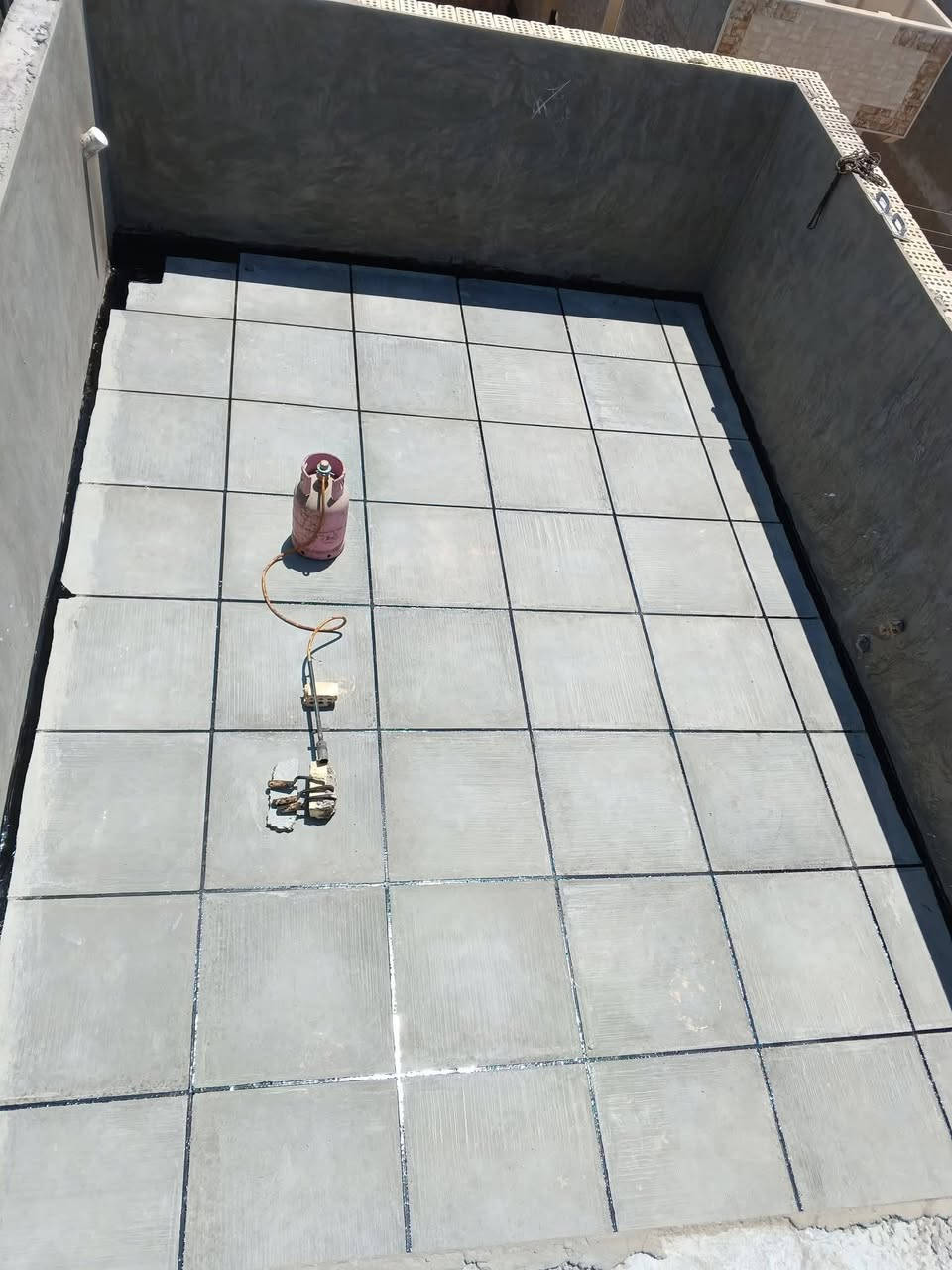 سلام عليكم يوجد كادر شتايجر سطوح قلع واضافه ماستيك بالف ونص  ***********
