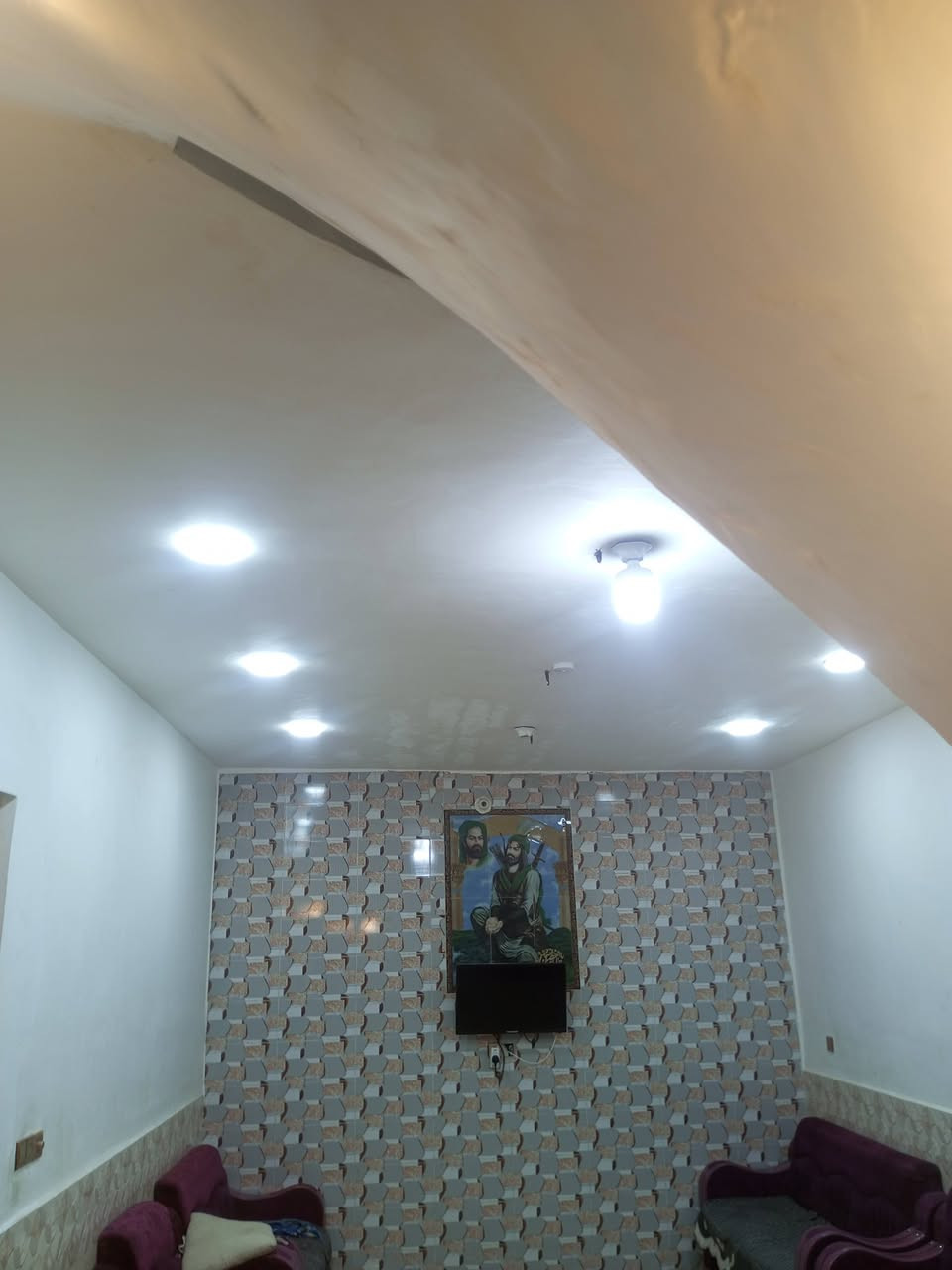 🏠بيت بيع مكان حي امام الرضا ركن على شارعين ☎️العاتف:***********
