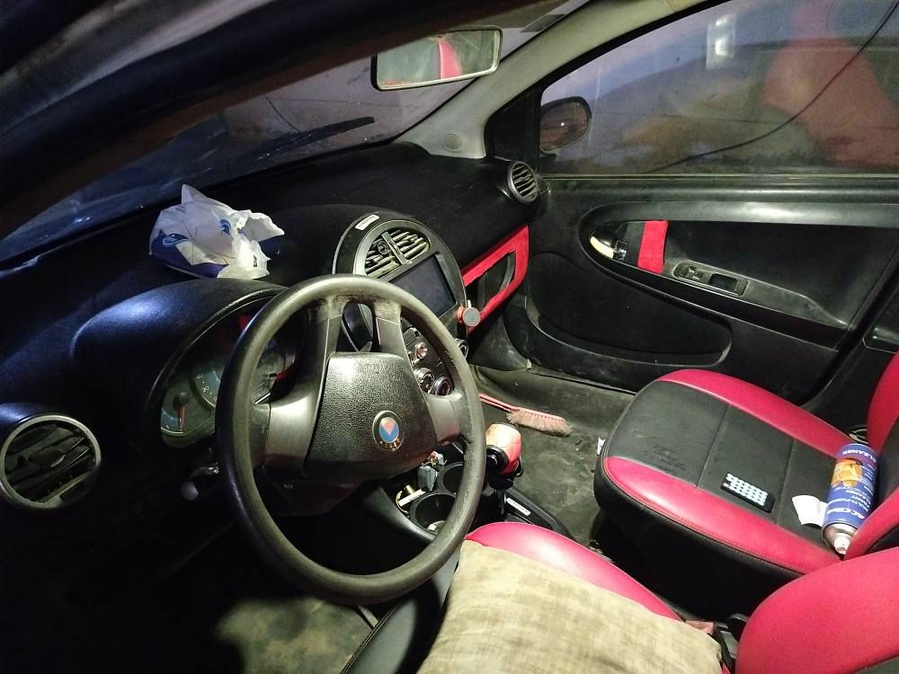 سياره جيلي باند 2013ابيعها ع وضعها 45وبيها مجال للشراي رقم بغداد الاتصال ***********وات ساب متواجد مكان السياره بارك السعدون للعلم سيارة بنيه معلمه وتحويل ثاني يوم وبيها نواقص بسيطه بغداد, العراق
