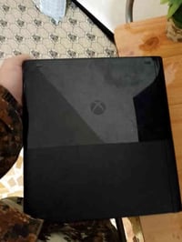 X BOX360  للبيع السعر 110 بي مجال   مع يده واحده وكلشي موجود وياه  مكا...