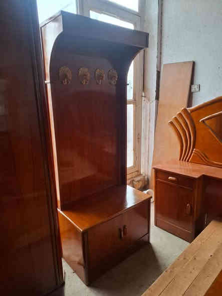 السلام عليكم  غرفة للبيع للاستفسار الاتصال على الرقم ***********
