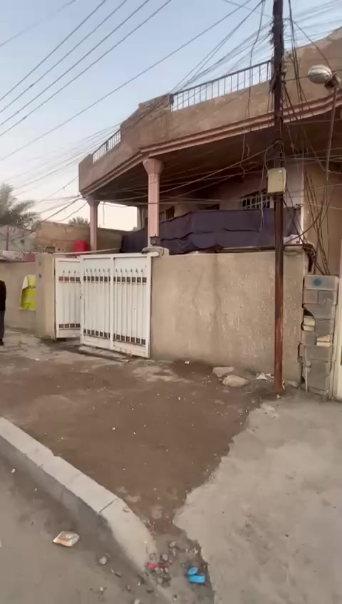 سلام عليكم يوجد بيت مساحه ٢٠٠ طبقين  ‏‪***********‬‏ طبو صرف مكان بغداد بوب شام سعر ١٦٠
