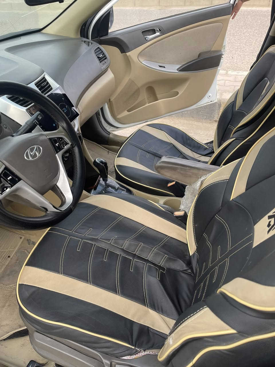 ‏سلام عليكم أكسنت موديل 2015 سنوية جديدة مشروع وطني بها صبغة قليل الحدادية تخم تاير سيارة حلوة مكينة 1400 ￼ سيارة بالعمارة السعر 77 وبيها مجال *********** ￼
