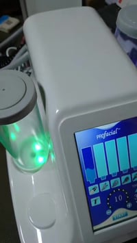 هيدرافيشل ٦ في ١ • تنظيف عميق • ترطيب البشرة