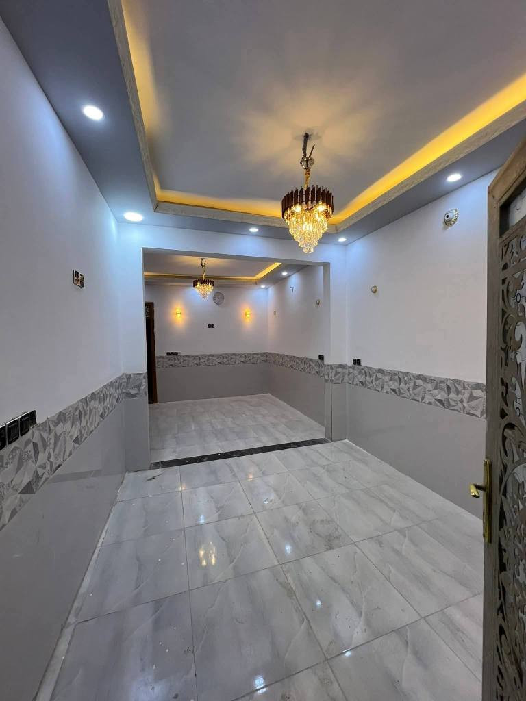 مجمع سيد اسماعيل السكني 
المساحة 75 متر طابقين 3 غرف نوم وصاله واستقبال ومطبخ وصحيات عدد 3 غربي شرقي مغاسل داخل وخارج
للبيع العنوان كربلاء مجمع سيد اسماعيل خلف جامعة كربلاء قرب مدينة الزائرين عمود ١٤٣ مقابيل مزار سيد اسماعيل يبعد عن الامام الحسين  10 دقائق ب السياره توصل يم الامام الحسين يصلح سكن او حسينيه للزوار طابو زراعي إقرار محكمة سند 25  
للاستفسار اتصل على الارقام التالية واتساب *********** *********** *********** بغداد, العراق
