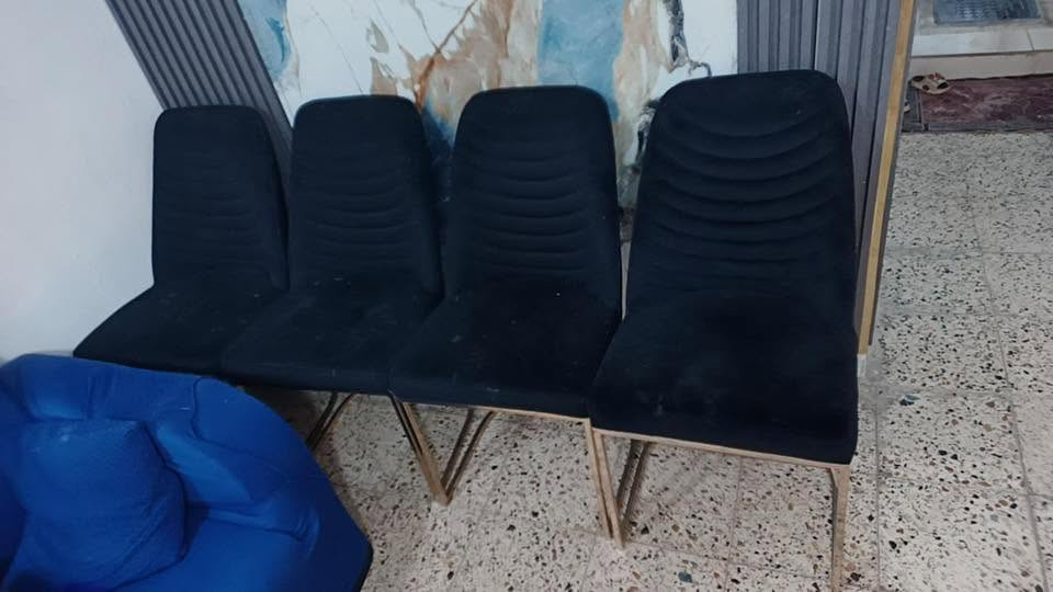 السلام عليكم
عندي ميز خشب كلش ثكيل والارجل ستنلستيل كراسي عدد 4 اسفنج ضغط الكعدة مالته كلش مريحة ماخذته ب350 اريده 150 
اني مغلفته هو السطح مالته مثل المرمر تكدرون تشيلون الغلاف
مكاني الطوبجي 
***********
سبب البيع ماعندي مكان اله تاركيه بدون استعمال
