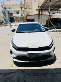 للبيع k3 2024  بيها الجاملغ الايمن الخلفي صبغ وبيها تكحيل وبارد بسيط ب...