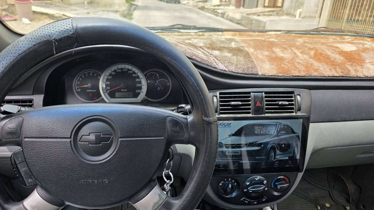 للبيع: شفروليه أوبترا (Chevrolet Optra)
الموديل: 2010
اللون: أبيض
المسافة المقطوعة: 142,000 كم تقريباً
الحالة العامة: السيارة نظيفة وجاهزة للاستخدام الفوري.
تفاصيل إضافية:
محرك بحالة جيدة جداً.
تكييف فعال.
داخلية السيارة مرتبة ومحافظ عليها.
سنويه جديده
رقم اربيل
ضررها باب وجاملغ خلف السائق

السعر:87 وبيها مجال بسيط 
التواصل عن طريق الرقم: *********** او عن طريق الواتس اب
