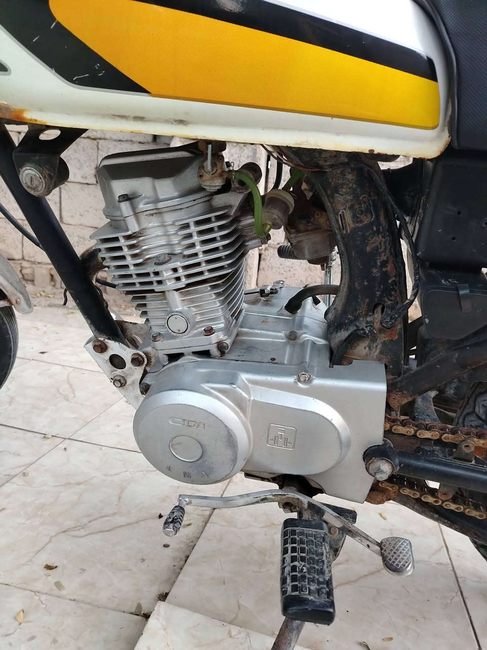 اربعه كير للبيع
شاصي 21 نامه برو اوراق اصلي 
مكينه نامه اصلي مفتوحه وبيه بخار
دراجه حلوه ومرتبه بلواقع احله من صور
سعره 650 وبيه مجال


**إذا كنت صاحب هذا الإعلان وتريد حذفه لأي سبب، رجاءا أرسل رسالة إلى الدعم الفني**