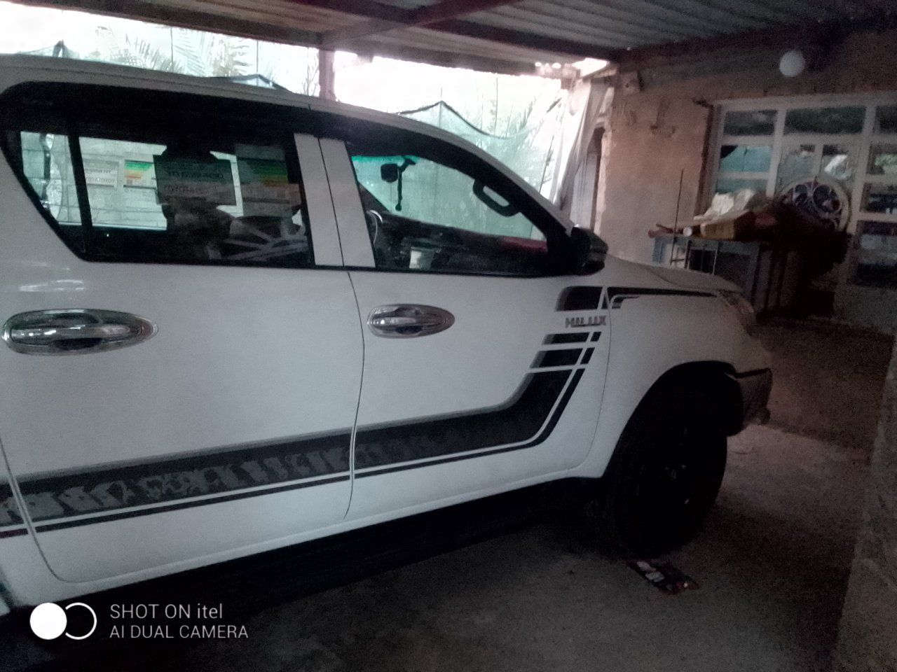 هايلوكس فور ويل للبيع موديل 2019 مكفولة كفالة عامه سيارة جديدة كلش بعدة سلفون الشركة على القمارة والبنيد سيارة جديدة بمعنى الكلمة مال بيت لا مشتغلة بشركة ولا عبرية سيارة مال جناي للاستفسار الاتصال ***********
