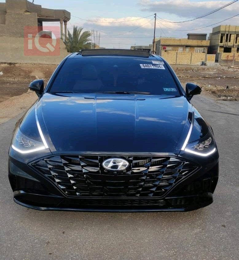 🛑 سوناتا مديل 2023 فول لمتدد 
 
🛑 رقم بصره الجديد حره بأسمي السنويه تنتهي 2032 هزه جديده 
    ((السياره ماشيه 15 الف))
مكينه كير تبريد حداديه ودواخل بل كارتون جدد السياره بعتباره زيرو 
  ( دهن كله أمزويا الأصلي أبدل)
 
(السعر 188 وبيهه مجال قليل)
     *********** الأستفسار 
         المواصفات 👇
               😍
1- محرك 1.6 تيربو GDI
2- كير أوتوماتيك 8 سرعات.
3- بصمة بالأبواب وتشغيل زر.
4- تشغيل السيارة عن بعد من الريموت.
5- تقديم وترجيع السيارة من الريموت.
6- شاشة حجم كبير 10.25 إنج.
7- عدادات رقمية 12.3 إنج.
8- كاميرا 360 درجة.
9-كاميرات بالنقطة العمياء تظهر داخل العداد.
10- نظام صوت Bose.
11- شحن لاسلكي للموبايل.
12- شاشه أبل كار بلي بلا
13- فتحة سقف بانوراما.
14- مقاعد جلد بلاد
15- تبريد مقاعد أمامية.
16- تدفئه مقاعد أمامية وخلفية.
17- تدفئه ستيرن 
18- حفظ وضعية كرسي السائق (ميموري).
19- مثبت سرعة راداري ذكي.
20- الحفاظ على المسار تلقائياً.
21- فرملة طوارئ أمامية.
22- تحذير حركة خلفية.
23- حساسات أمامية وخلفية.
24- إضاءة LED كاملة.
25- الحركات المخفية:
26- إذا ضغطت مطول على فتح السيارة تنزل الجامات.
28- الكرسي يرجع لورى تلقائياً عند إطفاء السيارة لتسهيل النزول.
29- المرايات تنغلق تلقائياً عند القفل (حسب الإعدادات).
30- تعرض صورة السيارة 31- والكاميرات عند الاقتراب من عائق.
31- إذا شغلت الإشارة اليمين أو اليسار تظهر الكاميرا الجانبية بالعداد.
32- تنبيه إذا نسيت طفل أو غرض بالمقاعد الخلفية.
33- تنبيه إذا السيارة اللي قدامك مشت وأنت واقف.
34- تنبيه إذا أكو سيارة بالنقطة العمياء عند فتح الباب.
35- فتح الشنطة بدون استخدام اليد إذا وقفت خلفها والريموت بجيبك.
36-إضاءة ترحيبية عند الاقتراب من السيارة بالليل. البصرة, العراق
