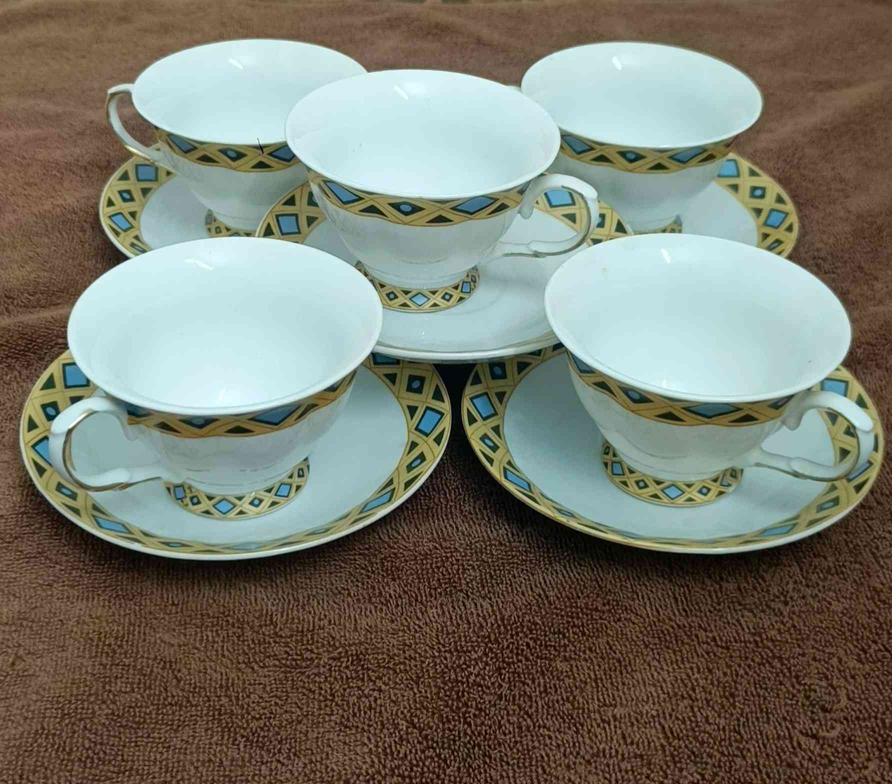 عندي قاعده كوسره كتر بعده جديد(35)الف 
عندي مسدس صبغ كهربائي مستخدم مرتين(40)الف
لافته ضوئيه بعده جديد فيدراليه للبيع سعره(25)الف
عندي كوابه بدون كارتونه بعدهن جددللبيع سعره(10)الف
عندي فنجان بعدهن جدد للبيع سعره(10)الف
عندي نص درزن ستكاين جدد اصلي للبيع سعره(5)الف
مكاني بغداد مدينه حريه (***********)
