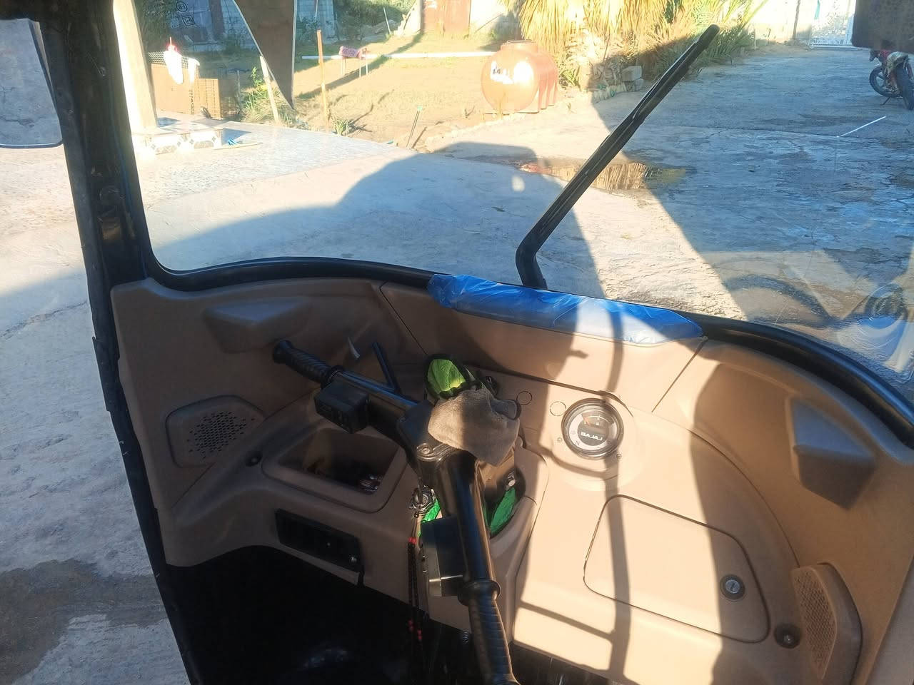 السلام عليكم تكتك موديل 2022 رقم وسنوية واسط داخله هز جديده تحويل ثاني يوم تكتك مكفولة من الصبغ والمعجون بيها بس بارد يم البك لايت محرك لا تنقيص ولا تبخير تكتك معروضة ب8600 وبيها مجال للشراي.  ***********
