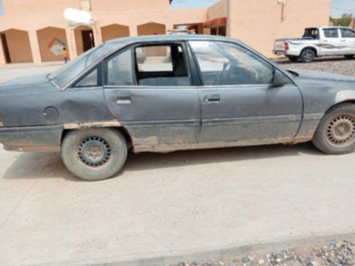 السلام عليكم اوبل اوميكا للبيع السعر 650 الف وبي مجال الاتصال على الرقم ***********
