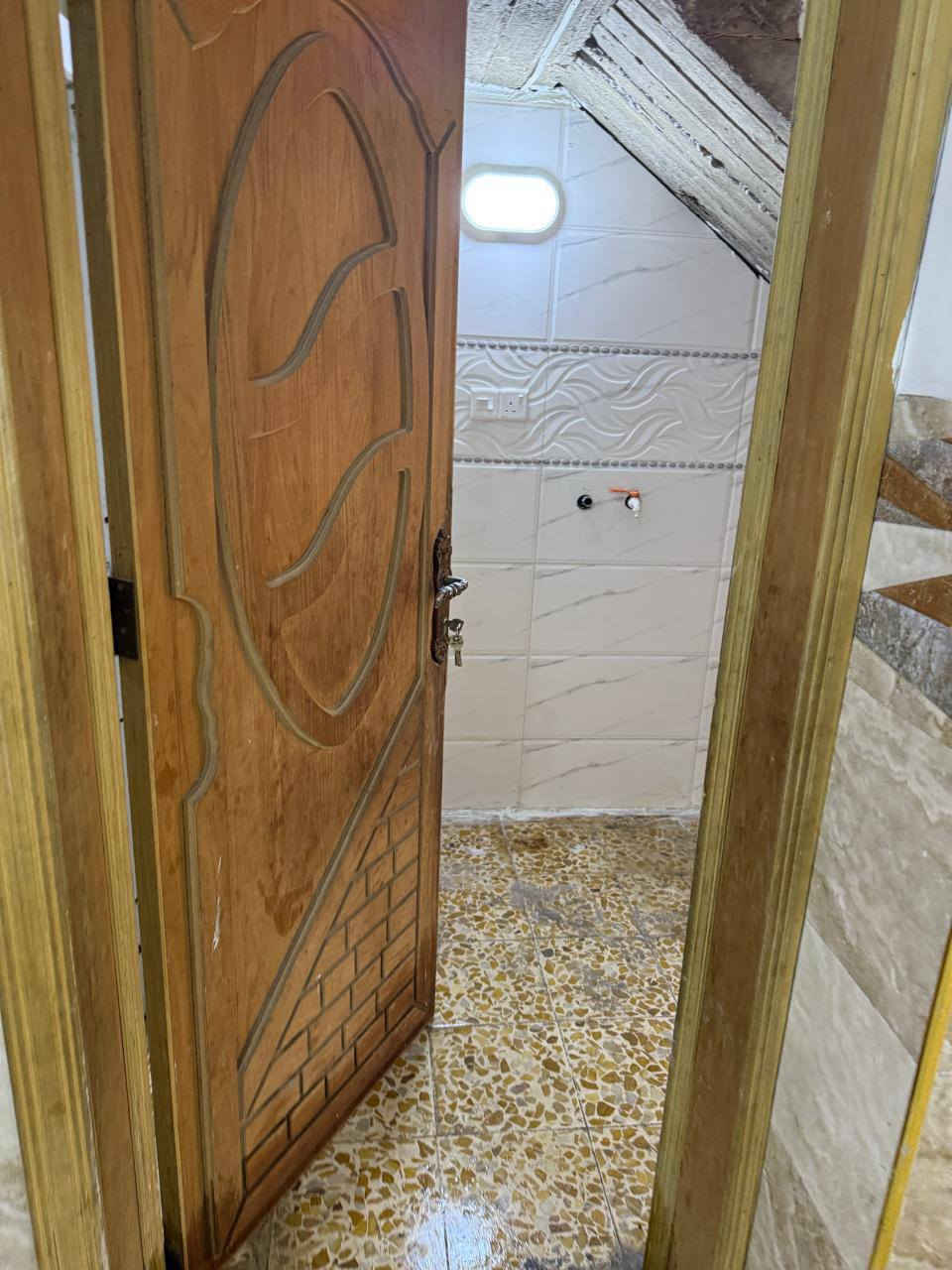 بيت 100 متر للإيجار حي السماح 90 فرع مدرسة صناع الحياة التواصل مع الرقم ***********8 سعر الايجار 275 الف
