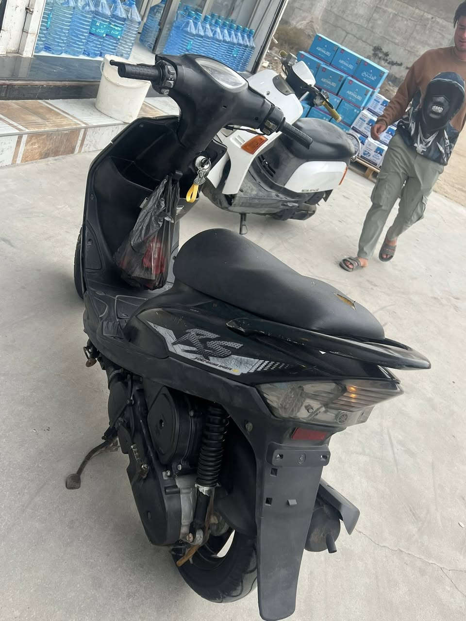 سلام عليكم ماكس عدله للبيع 
دراجه مال رمبه ماصالها ايام من طالعه
دراجه كفالهه من مكينه من شاصي من كفرات كله ختم 
كلشي شغال اشاير ولايتات عداد سرعه عداد بانزين 
سعر دراجه 950 وبيها مجال كلش قليل 
البصره المطيحه 
رقم واتساب واتصال:***********
