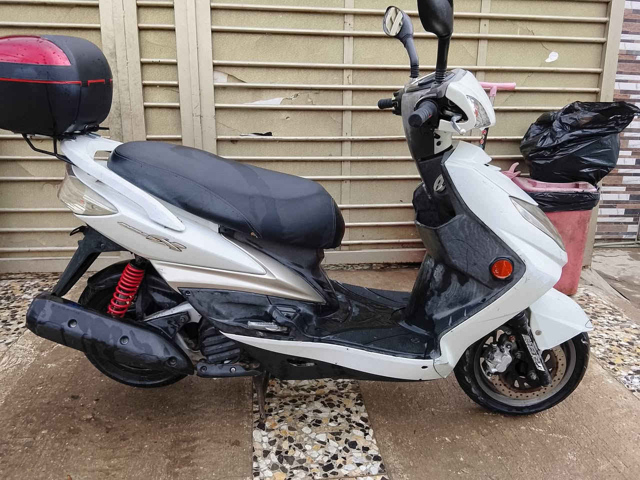 سكنس فحل نوزل  سكليتر خطين ام الطلعات حديث كله مختمه ختم واحد مكفوله اي نقص مابيه نضافه فول دراجه جديدة لوك السعر ٧٧٥ بغداد المشتل ***********
