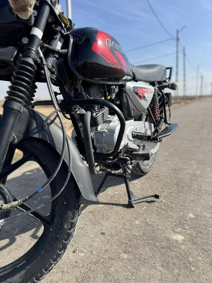 دراجة نوع بوكسر حجم المحرك 150 رقم ب اسمي موديل 2024 طالعه ب 2025 ترايك وين متريد مكفوله كفاله عامه 
جيب وياك اكبر فيتر ماشيه 3000الف السعر 2750 مجال حك جيه بداعت امك مو شراي لا تدخل بس تعامل ستفسار وتساب***********  عنوان ديوانية
