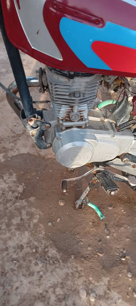 السَلٱمٌ عـَلـْيگمّ-
للبيع او مراوس  نامه برو موديل 19.   4 كير  محرك نضافه شرط كهربائيات كلها شغاله كامل ما ناقصه شي. السعر 325 وبي مجال 
***********. مكاني بيجي
