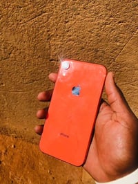 ايفون اكس ار ذاكره 128 بطاريه 88  ماتشتغل سعر 140وبي مجال هاذ رقمي 078...