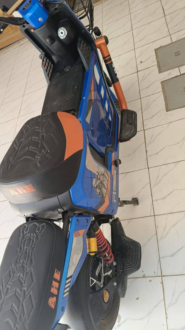 دراجه شحن فول مواصفات X900 نضيفه بطاريات دبل 32 امبير ملف 2000 كفاله ام بيثري موديل 2026 جديده ما صار شهر من اخذتها رقم لهاتف ***********
