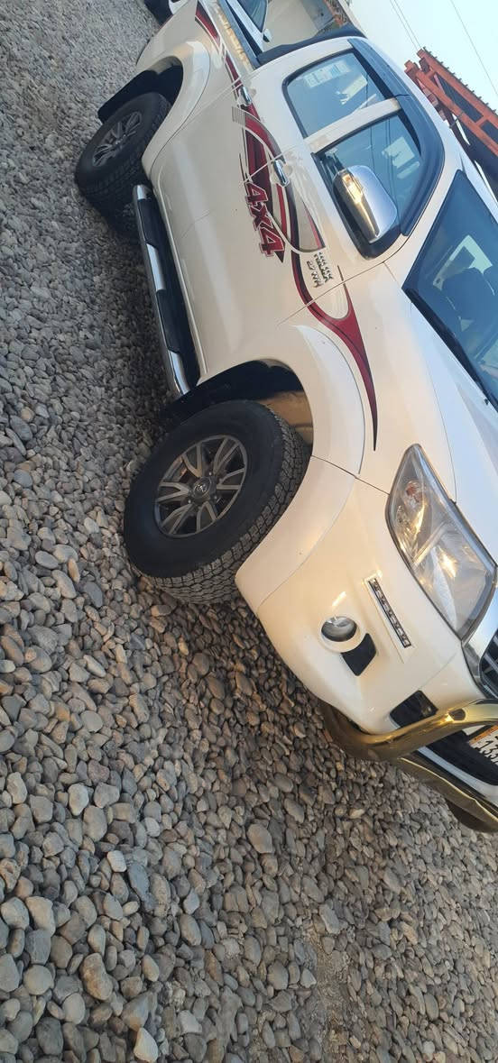 سلام عليكم تيوتا هايلوكس للبيع فورويل سعودي ام الدعاء 

 موديل 2015 مكفوله كفاله عامه شرط السونار رقم 19 الجديد كير محرك حداديه مكفولات 

سنويه مجدده تخم تاير جديد حساسات خلفيه سياره جديده بمعنى الكلمه تحويل مباشر  تبريد شغال
 وتدفئه  

كير اوتوماتيك  تحويل مباشر لاتصال على الرقم ***********مكان السياره الديوانيةا
