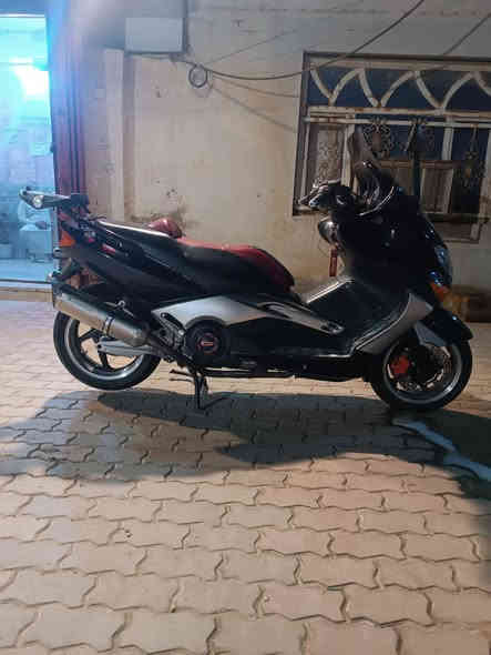 السلام عليكم  تي ماكس 8 
كفاله عامه. كلج رياظي 

لايت زنون. كاسحه 

اكزوز رياظي. 

تواير. جداد 

جاهزه للاخير. مكينه كفاله شرط الفحص  

كهربائيات كله شغال 

مكاني ناصريه مركز 

*********** 

لحد يكيلي اشبيه ما بيه. دراجه جاهزه وكفاله عامه 

السعر 22 وبيه مجاال بسيط
