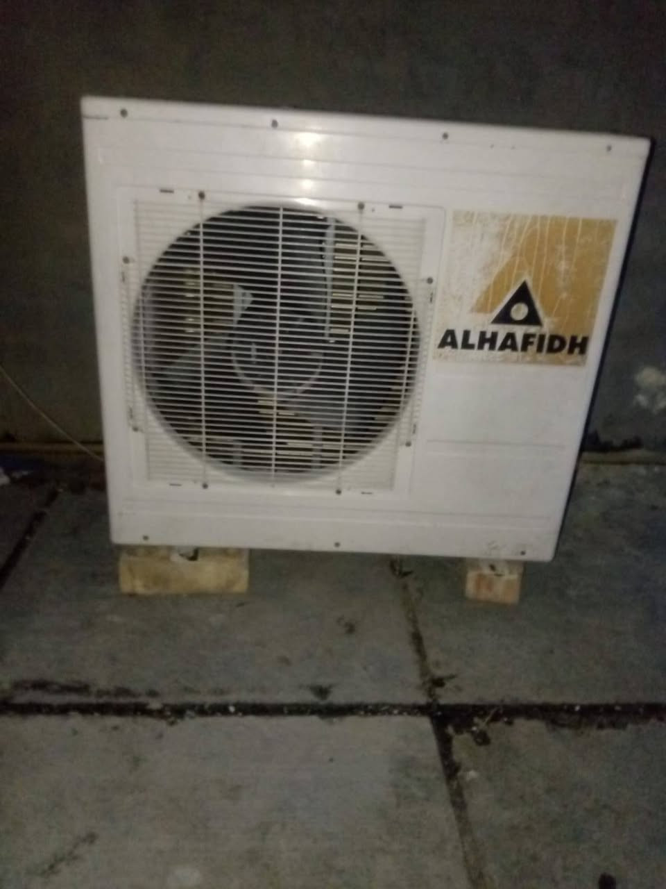 السلام عليكم للبيع سبلت الحافظ 3 طن سبلت نضيف حاله حال الجديد ومكفول من تصليح وصيانه وتبريد ثلج السعر 450 العنوان المعامل حسينيه المعامل رقم *********** واتساب
