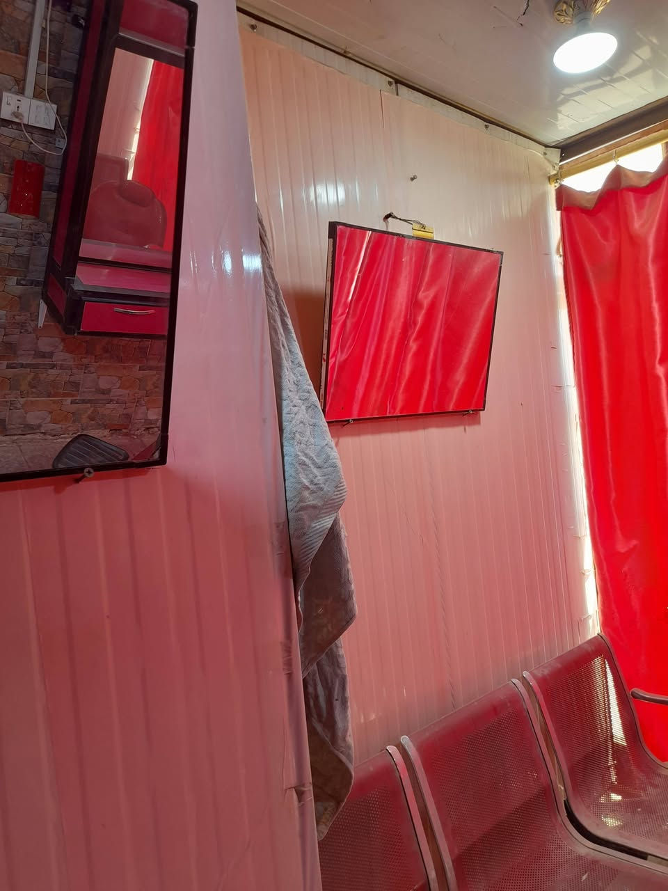 السلام عليكم
ميوزه  ثنين مال حلاقه   مع كراسي استراحه مع قاطع مغسل مرايه مع مرايات خلفيه مع مغسله   الغراض جدد ما مستخدمات  كلهن ب 350  بس  مكاني ناصريه الاسكان الصناعي  ***********
