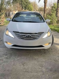 للبيع سوناتا موديل 11 بيها باب السكن وجاملغ امامي ولهلالات الخلفي بيهن...