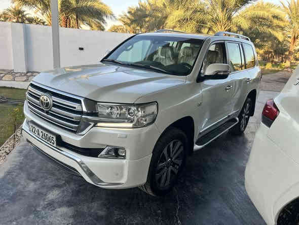 لاندكروز موديل 16فول مواصفات اعلى فئه جكات رادار  تدفئه تبريد كشن مكفوله. عدى كلير باب صندوق بدون بارد السعر 50
***********3
***********
