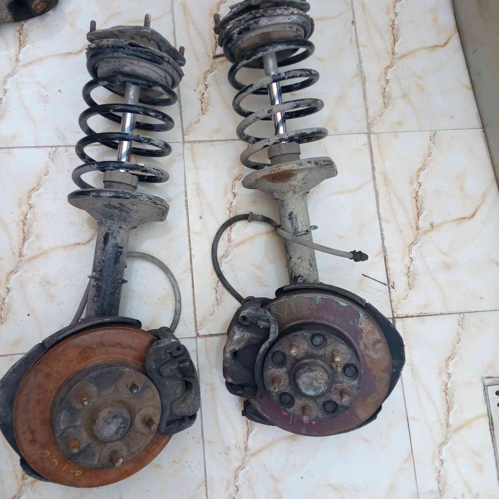 قطع مازدا 929 وبعد موجوده اغراض للبيع ***********
