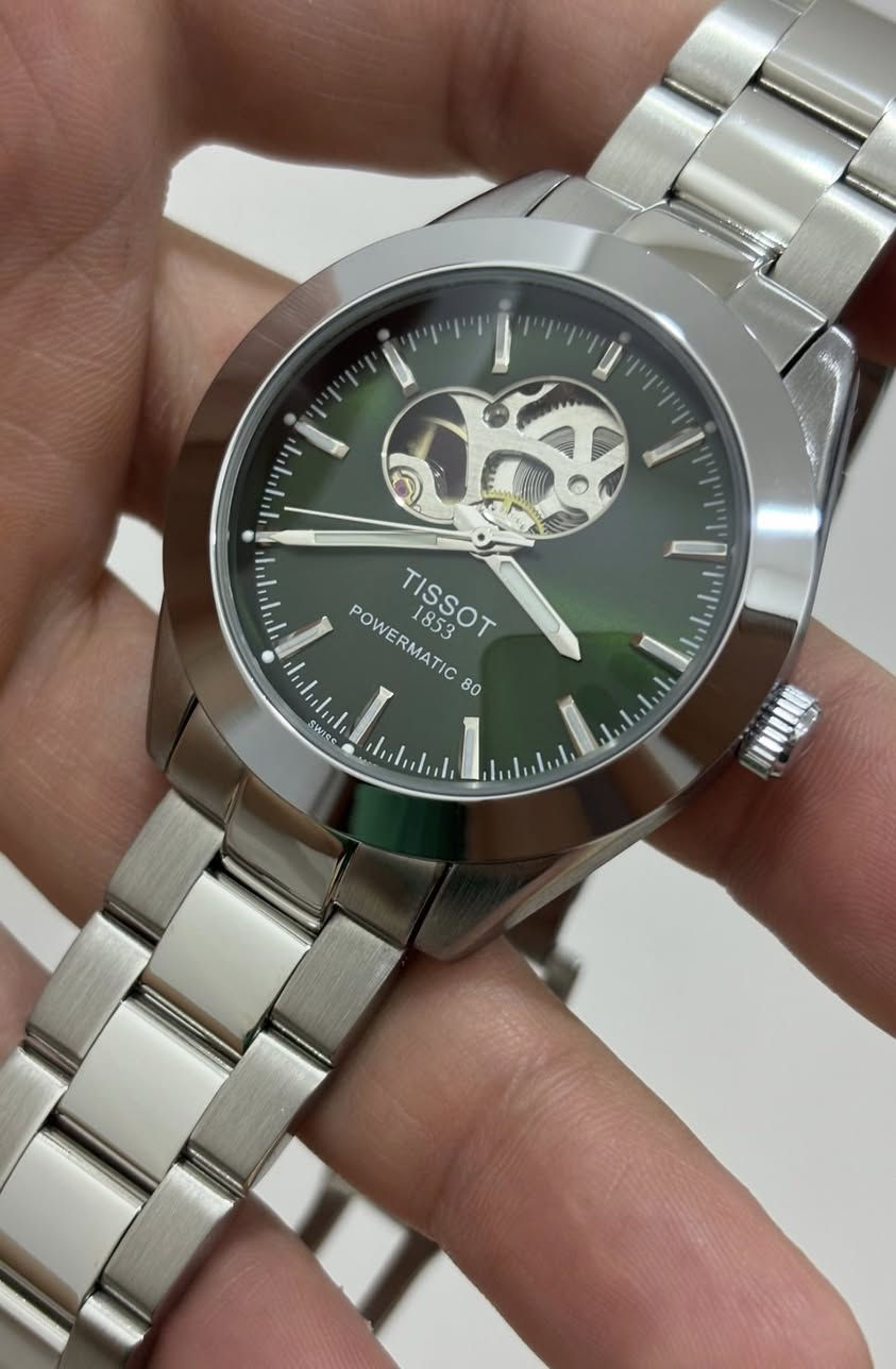 تيسوت اوتماتيك مال بالة موديل قديم وزنها ثقيل جدا 
مكينة اوتماتيك وتكويك نظامين تشتغل
قطر الساعة ٤١
غير مستخدمة نظافة ١٠٠٪؜ جديدة مع علبتها الاصلية
السعر  ١٠٥  الف سعر نهائي ثابت مع التوصيل


**إذا كنت صاحب هذا الإعلان وتريد حذفه لأي سبب، رجاءا أرسل رسالة إلى الدعم الفني**