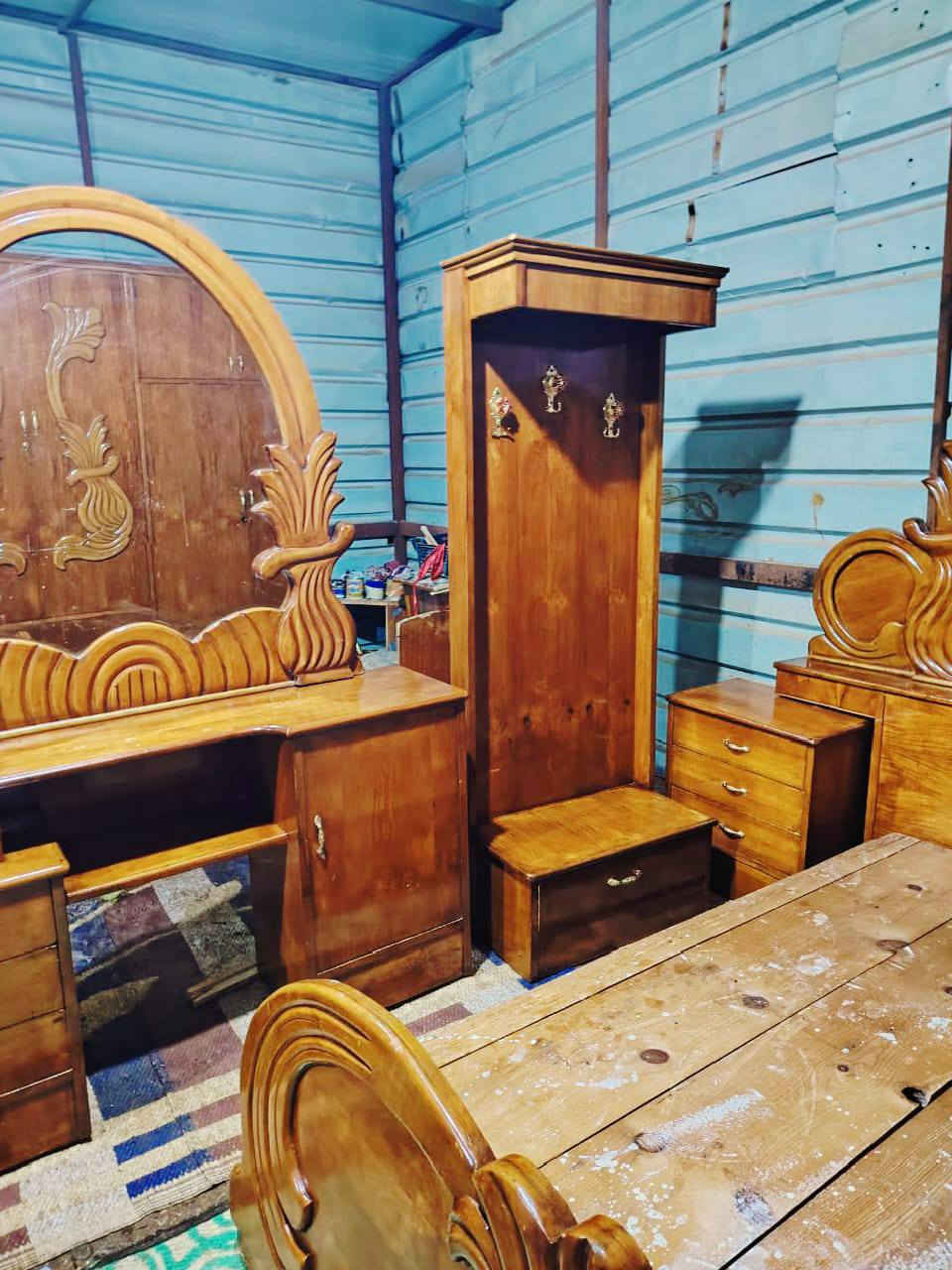 غرفه اخشاب للبيع ست ابواب ملحق نضيف صاج تكمه شغلل ثكيل السعر 650 الاتصال على الرقم *********** بغداد متواجد واتساب وعندي توصيل بكروه
