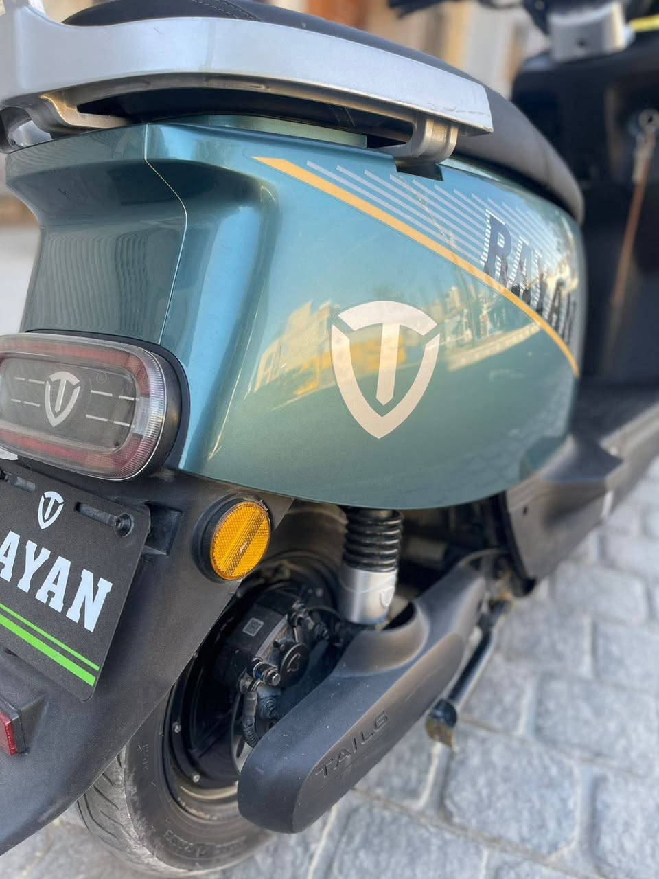 السلام عليكم  دراجه شحن للبيع فول نضافه  الدراجه بعدهه جديده عواني بغداد الجادريه هذه رقمي للتواصل ***********
