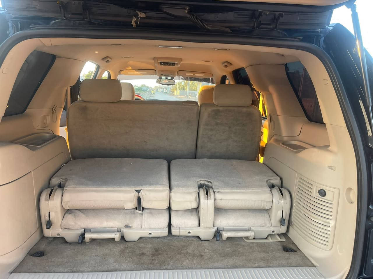 تاهو ادوات  مديل 10   للبيع نظيفه كلش كفاله من لكص والسرقه وانتر بول جاهزه للتزجيل. السعر 115 وبيه مجال.    
***********
