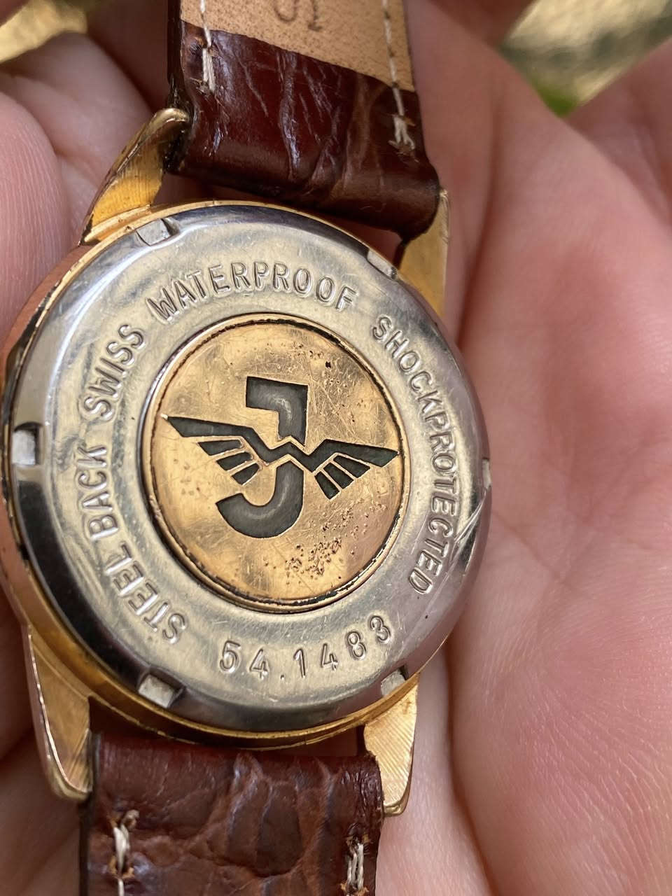 جمال الفنتج المخزن 

جوفيال سويسري  اصلي 

نصب تكويك 

طرة ذهب 

تعمل بكفاءة عالية

مينا جدا مميزة 

نظافة تامة

طلاء ذهب 

تاريخ يومي 

مقاومة للماء 

زجاج مقاوم للخدوش

دكمة اصلية معلم جوفيال

سير مستبدل جلد اصلي 

القطر ٣٣

السعر ١٠٠ الف 

يوجد توصيل لجميع المحافظات 

***********
