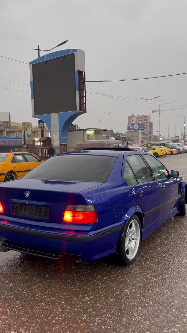 سلام عليكم شباب بيع مستعجل بي ام e36للبيع 
سياره حلوة ونظيفه مانقصها شي مكينه كير تبريد كهربائيات طخم تاير طخم ويل حداديه جايبها وبعدني ما شادها سياره ربع ما ذب عليها مكينتها قويه معروظه ب40وبيها مجال ***********
