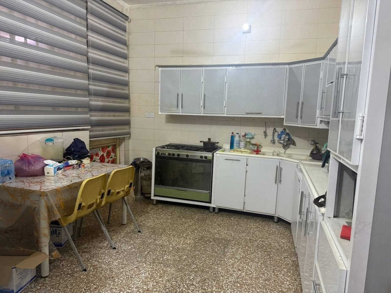 بيت للبيع مساحته ١٢٥ /م حي الإسكان مقابل محد الفني 

 منطقه مميزه ومخدومه من كافة الخدمات وبناء كونكريت درجه أولى 👌

طابقين 

بناء حديث 

الطابق الاول 

استقبال 

وصاله 

وغرفة نوم 

ومطبخ 

وصحيات 

الطابق الثاني 

غرفتين نوم 

وصاله

وصحيات

الاستفسار ***********
***********
 او مراجعة مكتب بركات الزهراء للعقار والمقاولات العامه حي الزهراء قرب مصتوصف اذ ردت بيع عقار او بناء أو ترميم ما عليك فقط مراسلتنا 
مكتب بركات الزهراء
