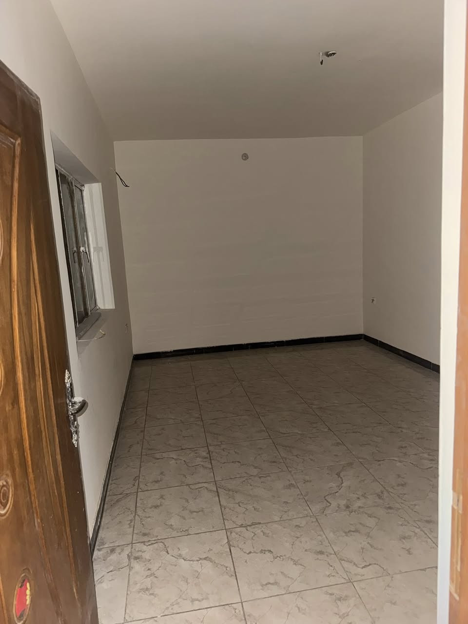 للايجار في السيديه بيت جديد يحتوي على 4غرف نوم هول داخلي صاله مطبخ حمامات عدد للاستفسار اكثر ***********
