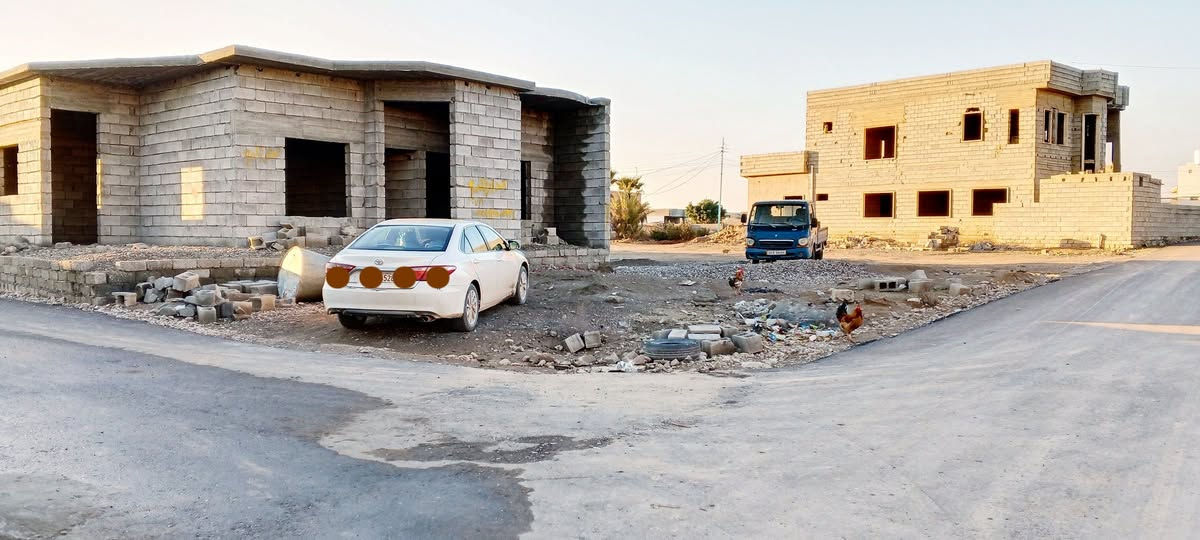 هيكل للبيع
مقابيل ثانوية الصقر 
متوفر جميع الخدمات 
الهيكل متكون من 
ربعه +غرفه نوم + واستقبال+ومطبخ حار بار+مجمع صحيات 
الهيكل نضام طابقين 
 مساحه الأرض 300 متر 
مساحه البناء 130 متر
السعر 23 وبيه مجال 
للاتصال والاستفسار 
***********
