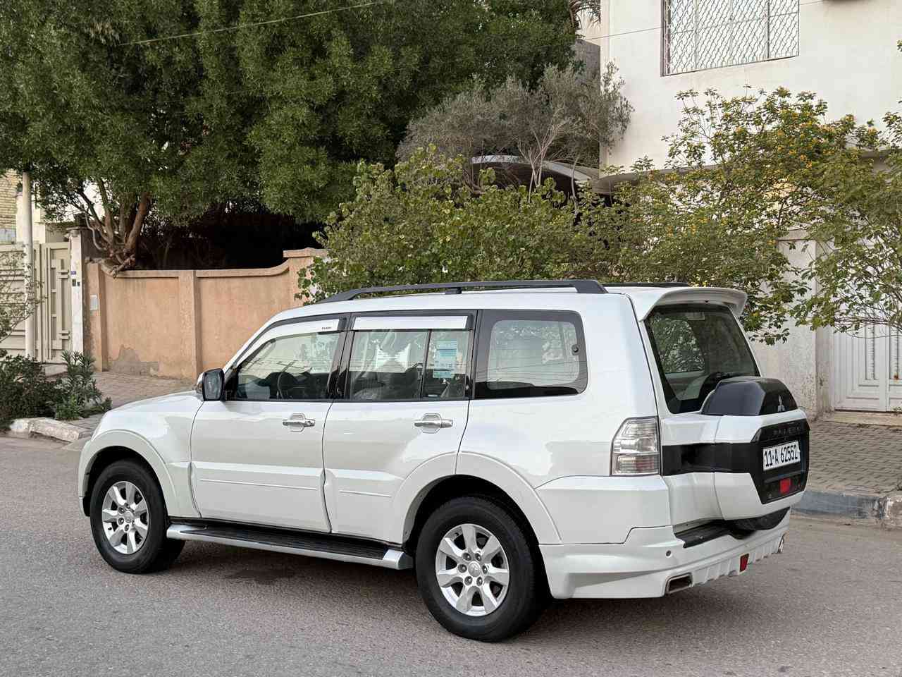 السلام عليكم *********** للبيع باجيرو السعر ١٣٠ خليجيه مكفوله كفاله عامه موديل ٢٠٠٩ لشكل لجديد فقط دعاميات مواصفات السياره حبتور فول ١/١ فتحه بلقماره شاشه وكامرا وحساس كشنات جلد كهربائي فور ويل حاكيه تحكم ستيرن جهتين مري شفط اشاير عل مري تبريد بيانو ٧ راكب ٣ قطع تبريد لايت زنون مكينه وكير وحداديه بحاله ممتازه جدا رقم بغداد انكليزي باسمي سنويه وهزه جديده مشروع وطني سياره في كربلاء
