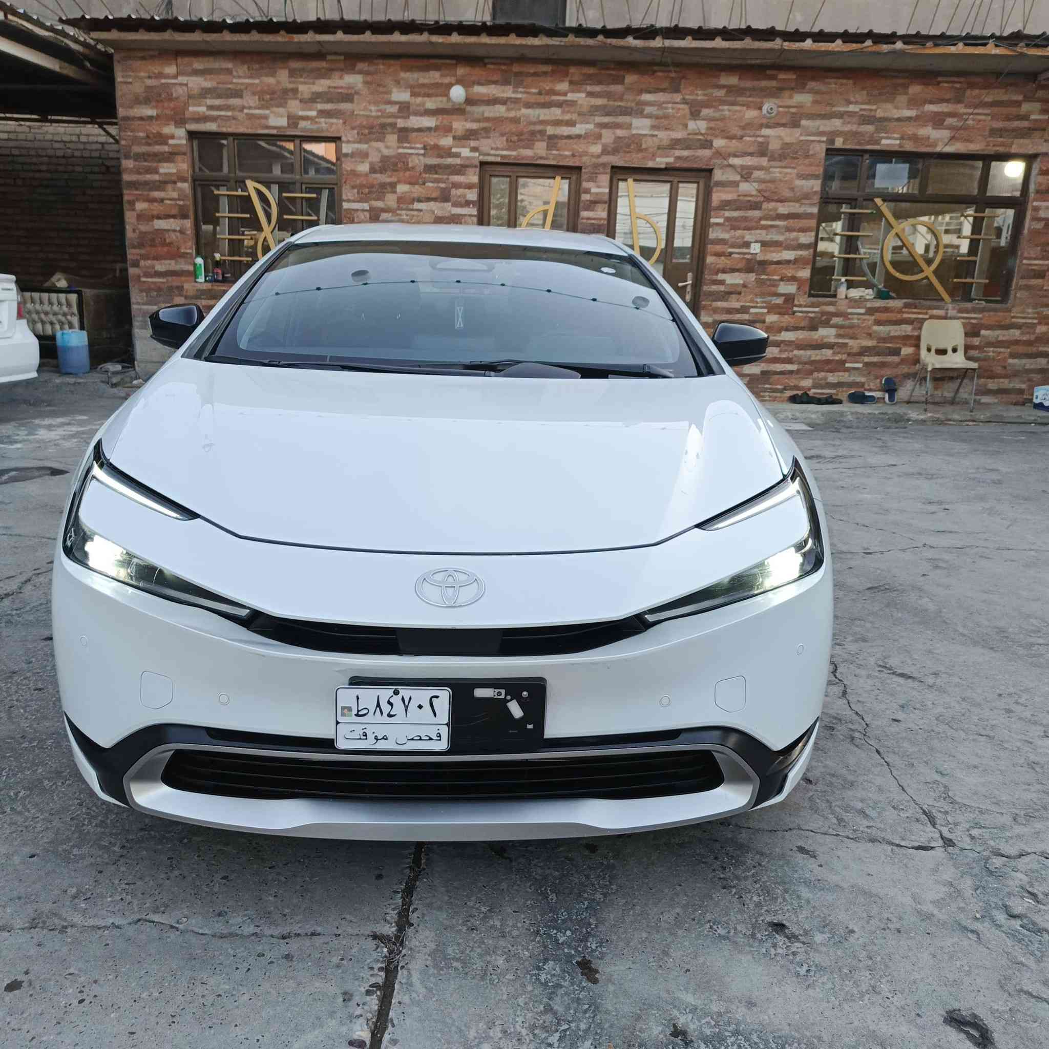 تحيه طيبه .. للبيع تويوتا بريوس الشكل الجديد . ياباني اصلي . سياره روعه . ثلاث انظمه (بلكن) بنزين . هايبرد . كهرباء . بدون ارباك . جميع الارباكات سليمه . دعاميه تصليح نفسهه. وصبغ نص جنطه . سياره على وضع الشركه . اقتصاديه جدا جدا . بيه سياقه روعه . تصليح درجه اولى اصرفت عليه ورجعته ابلادي . صور امريكا ناشره . ورقم الشاصي . ماشيه 36 الف حقيقي 
فوللل عدا الفتحه . شاحن اصلي مع السياره اني مشتري . اكرر سياره ثلاث انظمه . ياباني اصلي . سياره باسمي اني مستورد . تحويل مباشر . 
بغداد . كريعات . معرض القمه للسيارات الحديثه 
السعرر المطلوب  185$ 
م/ ***********
