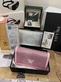 جنط نسائية • بها لونين • ماركة