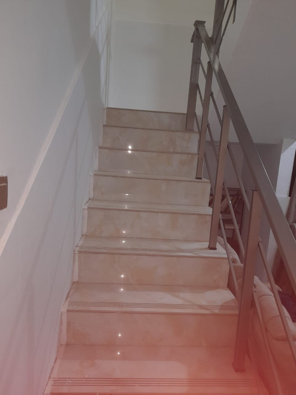 السلام عليكم بيت للبيع مساحه ١٠٠ م ٥ في ٢٠ يحتوي على طابقين طابوق ملك صرف سند تحويل مباشر الطابق الاول غرفة نوم وصالة ومطبخ واستقبال والطابق الثاني غرف عدد٣ بعقوبة مدخل الرحمة مقابل الفوج رقم القطعة ٩٢٤٣ امام خدمات على شارعين السعر اتصال فقط ***********
