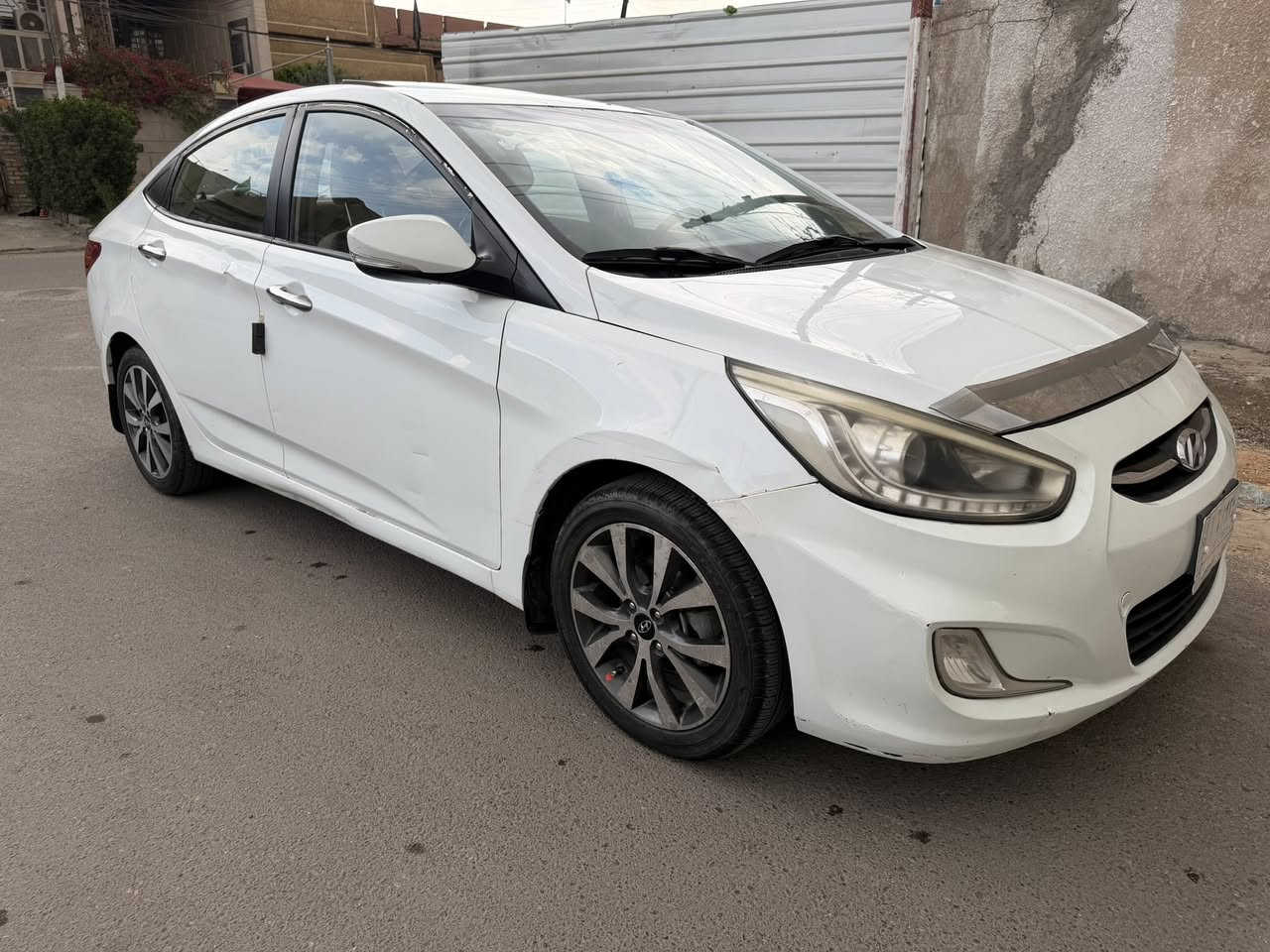 اسلام عليكم اكسنت خليجي موديل 2016 رقم بابل باسمي تحويل ثاني يوم مكان السياره بغداد او بابل 
فول مواصفات بيهه طخه خفيفه بلباب وجاملغ لخلفي شخط وصابغين على كدهن فقط مابيهه اي حادث مكينه كير تبريد كله مكفول السياره ماشيه 120 الف كيلو سعرهه 107 وبيهه مجال اي ستفسار اتصل عل رقم ***********
