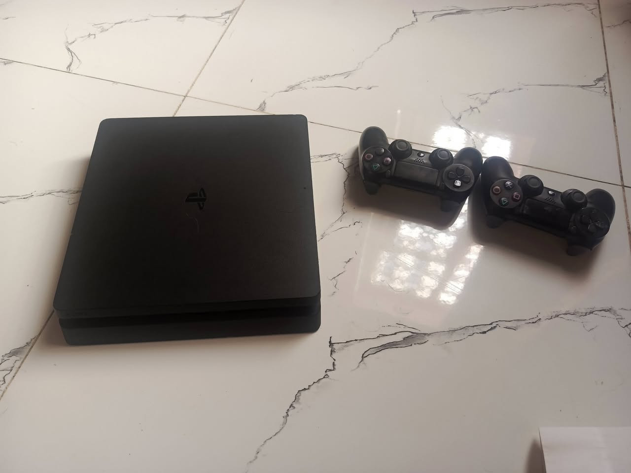 ps 4.سلم مهكر. قرص.
مع جوستكين.  بس مو اصليات 

وبي لعبتين. مثل بصورة. 

250 سعر.


**إذا كنت صاحب هذا الإعلان وتريد حذفه لأي سبب، رجاءا أرسل رسالة إلى الدعم الفني**