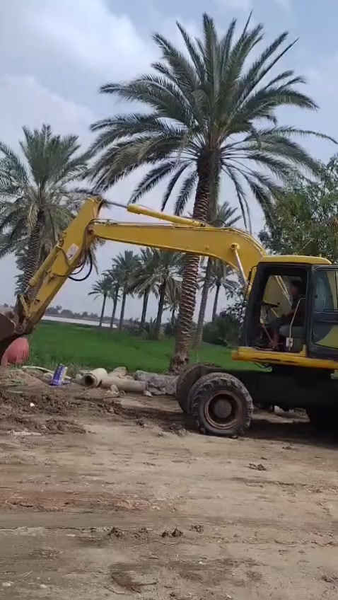 حفاره بيع نوعية كاماتسو موديل 2000كاملة كل نقص مابيها سعر 90وبيها مجال الرقم ***********
