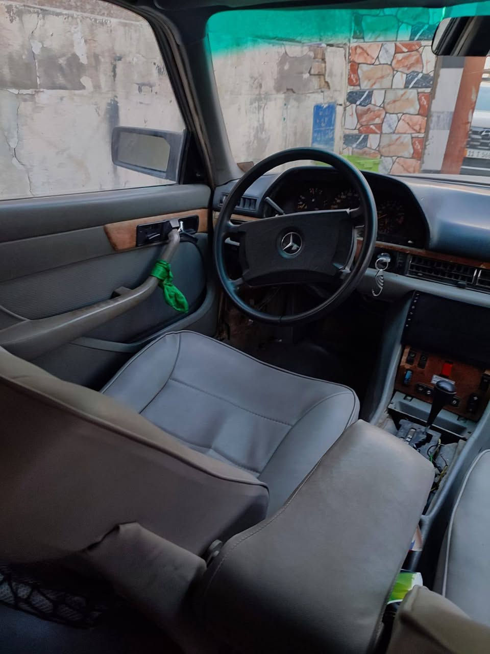 السلام عليكم مرسيدس جامبو رئاسي باب طويل محرك بطة رياضي ديلكو 3000 رقم ديالى انكليزي السيارة عوزهة ترتيب كهربائيات وصبغ عام وتطبيك بيبان السيارة خير من الله اطلع بيعة وين ميعجبك تبريد لو كمبريسر لو فريز لأن شحنتهة قبل فترة وتبريدهة يخبل بس ورة ساعتين رجع بس هوة وبعد ما شفتو شبي السعر 45وبيهة مجال حك جيتك وغداك     *********** واني خادم للطيبين
